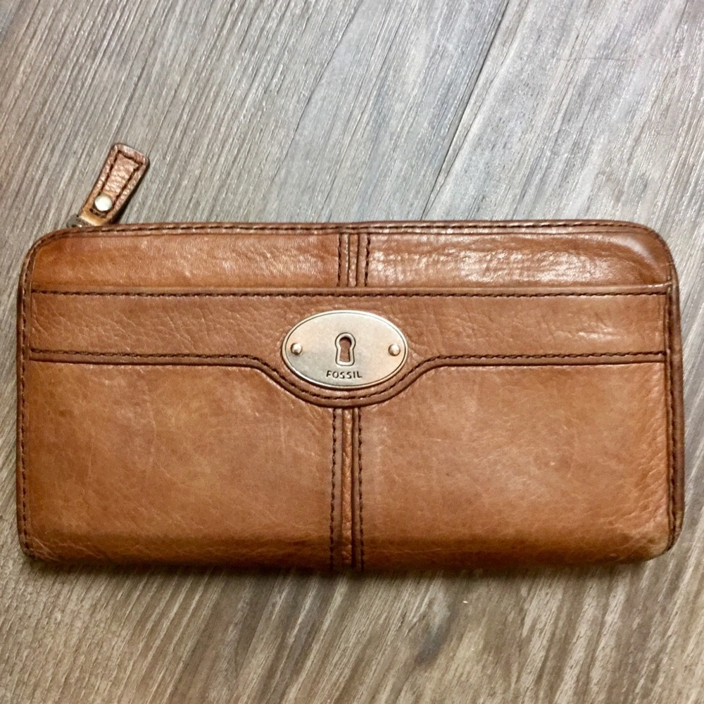 Fossil Tan / Brown Zipper Wallet